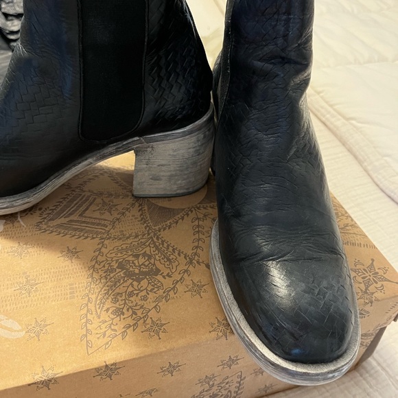 Free People Essential Chelsea Boot size 40 - Picture 8 of 16